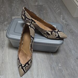Vionic Beige and Black Snake-Print Pointed Toe Flats Sz 10